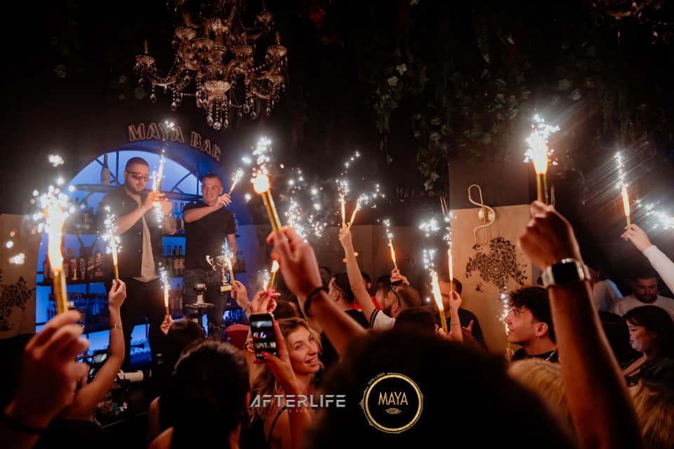 Maya Bar: Το Καφέ Μπαρ που Ανεβάζει τη Διασκέδαση στην Ανατολική Θεσσαλονίκη